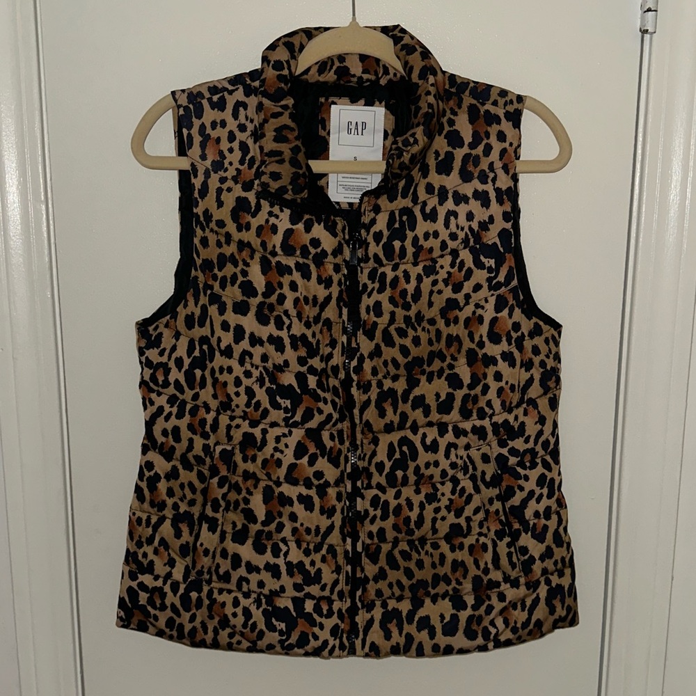GAP Women’s Animal Print Puffer Vest